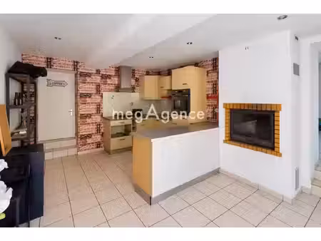 ernée – maison d'environ 90 m² avec terrain de 500 m² et grand garage