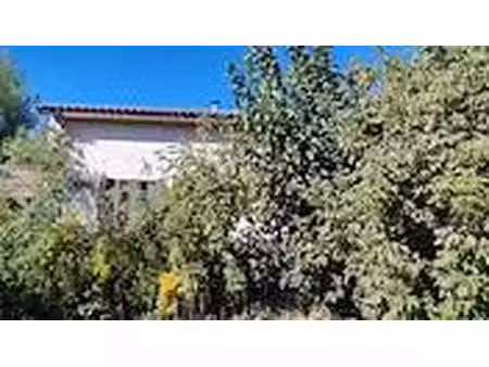 maison de plain pied  mitoyenne par le garage  à st etienne les orgues