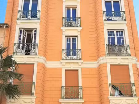 superbe t1 meublé et climatisé au calme juan-les-pins centre