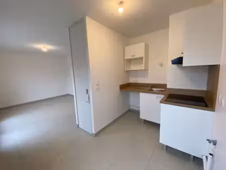 t2 neuf avec terrasse et parking à bron