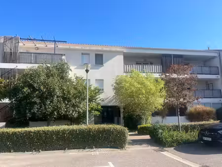 appartement t3 avec terrasse et 2 places de parking – châteauneuf-les-martigues