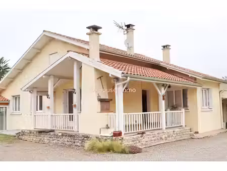 maison de 3 chambres avec dépendances.