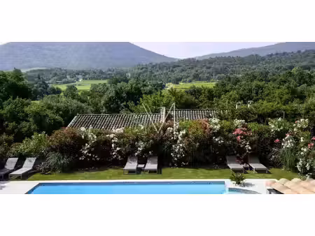 villa avec piscine et jardin plan-de-la-tour (83)