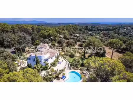 villa avec piscine en bord de mer opio (06)