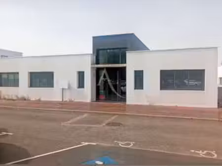 location bureaux et commerces à challans (85300) : à louer / 34m² challans