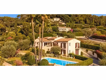 maison avec piscine en bord de mer la colle-sur-loup (06)