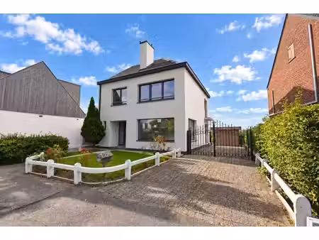vrijstaande woning met garage  terras en tuin op rustige ...