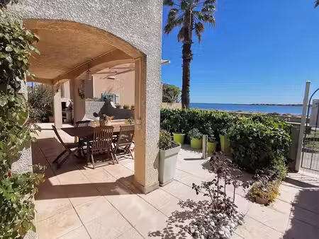 gruissan maison d’exception en première ligne face à la mer.