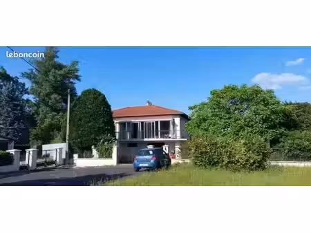 maison individuelle 80m2 sur sous sol sur 708 m2 de terrain arboré