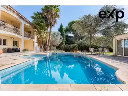 villa 168 m² terrain 1 030 m² piscine 54 m² à quelques mè