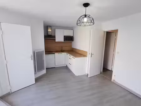 a louer t1bis gruissan place de parking residence avec piscine
