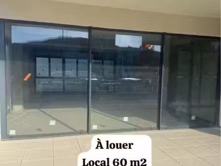 local commercial 60 m2