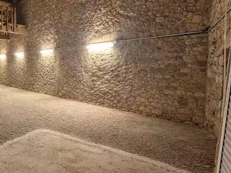 place de parking ou stockage couvert – aniane centre