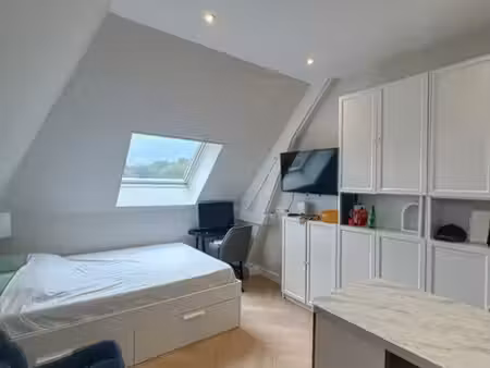 studio meublé 19 m² / parking privatif inclus