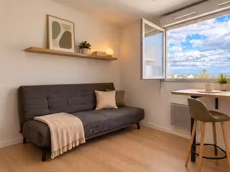 studio lumineux de 21 m² à caluire-et-cuire (saint-clair) – 8e étage avec ascenseur et vue