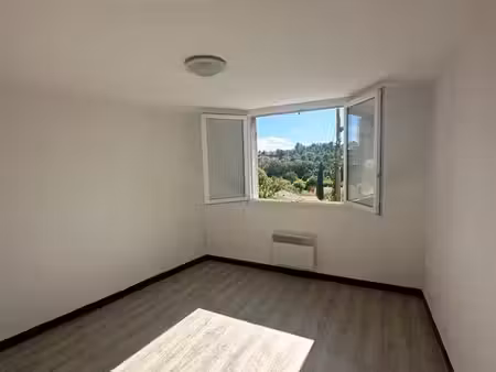 t2 lumineux de 36m² avec vue sur colline + climatisation