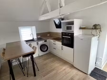 t2 meublé 37 m² rénové + parking + cave – laval centre