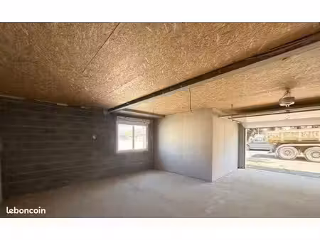 location d'un garage / dépôt à rivedoux plage