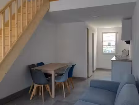 loue studio/mezzanine à l'année