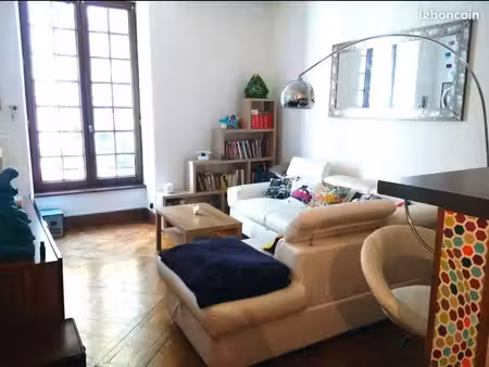 appartement t2 en plein centre ville + parking