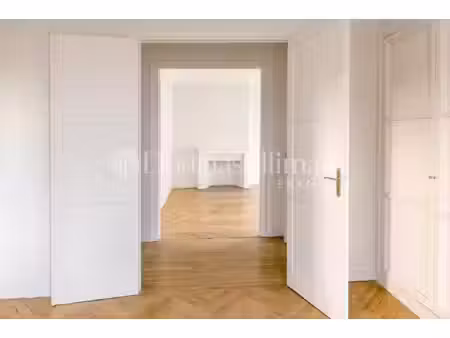 maison de luxe à vendre dans le quartier hôtel de ville-quinconce-saint seurin-fondaudège