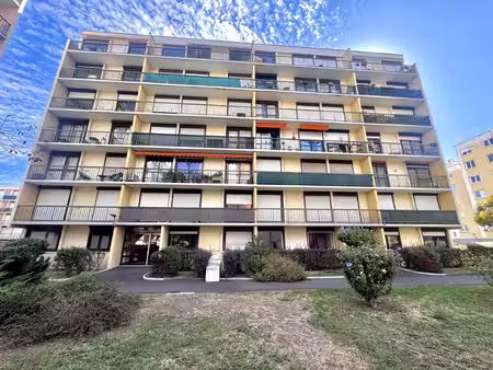t3 de 66m2 avec balcon et parking  clermont-ferrand
