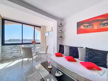 superbe studio meublé avec vue port aux marines de cogolin