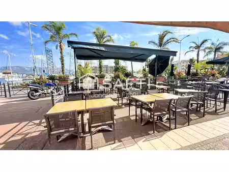 face au port: restaurant / pizzeria au feu de bois