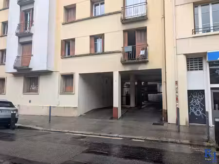 garage 31 au sous sol - 14 m² - grenoble