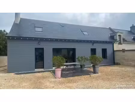 maison en pierre avec grande dependance