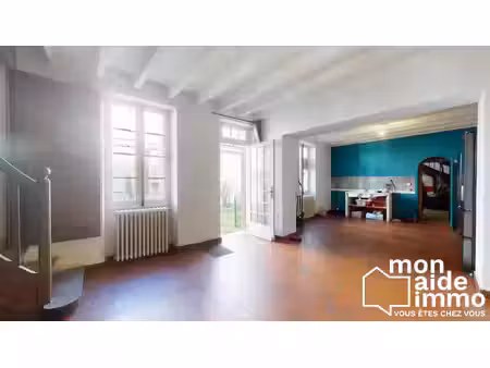 maison de ville avec local commercial loué 880€