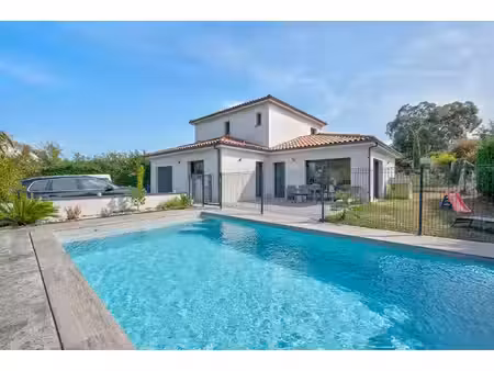maison 5 pièces  suite parentale et piscine