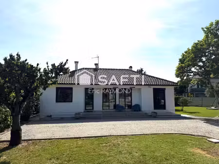 a vendre 210.000€ maison de 85 m2  idéalement située à proximité du centre-ville et des co