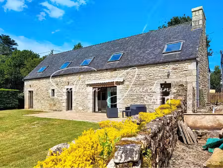 charmante maison en pierre de 143 m² au calme.