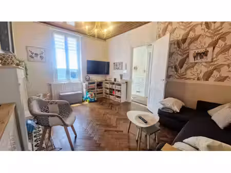 maison de ville avec extérieur et garage