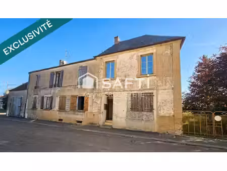 maison de sur un terrain de