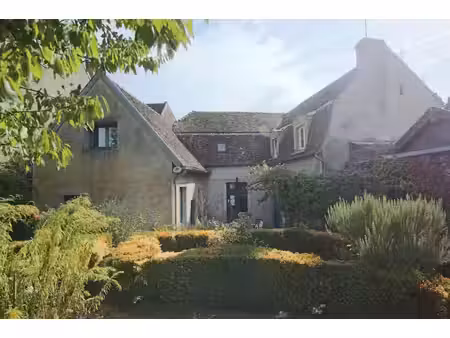 maison bourgeoise avec vue sur couhard et joli jardin à la française