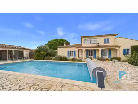 villa avec piscine et double garage