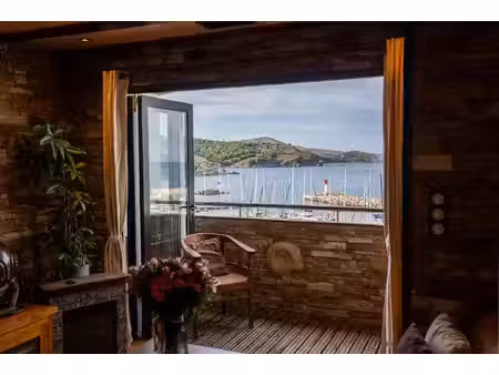 appartement de caractère avec vue panoramique sur le port et la mer