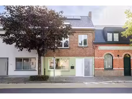 maison rénovée et lumineuse dans le centre de destelbergen
