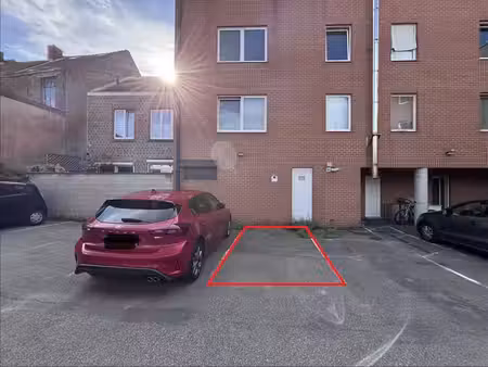 emplacement de parking cour exterieur