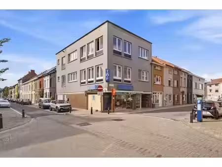 commerciële handelsruimte met magazijn  garage en binnenk...