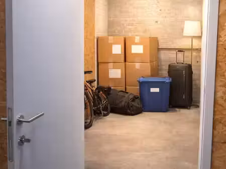 box de stockage fermé 7 m² – ciney/hamois – 90 €/mois
