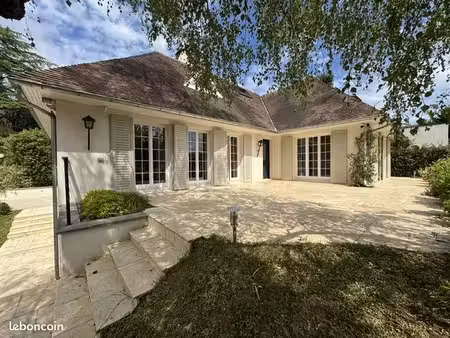 maison 8 pièces 225 m²