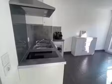 location appartement 1 pièce 25 m² à nice (06000)  730 €