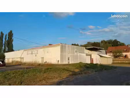 local et entrepôt avec terrain parking