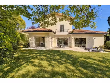 sathonay-village  proche centre  maison 248m²  5 chambres  terrain 1007m²