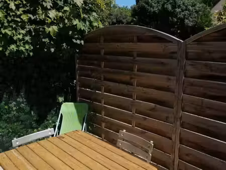 t2 meublé duplex avec terrasse dans maison individuelle disponible le 08/10/2026