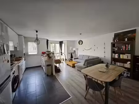 location meublée appartement 3 pièces 69 m² à massy (91300)  1 450 €