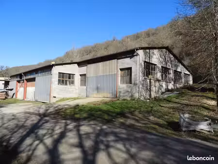 a louer local artisanal ou industriel 750m2. 1200 ttc par mois  charges non comprises